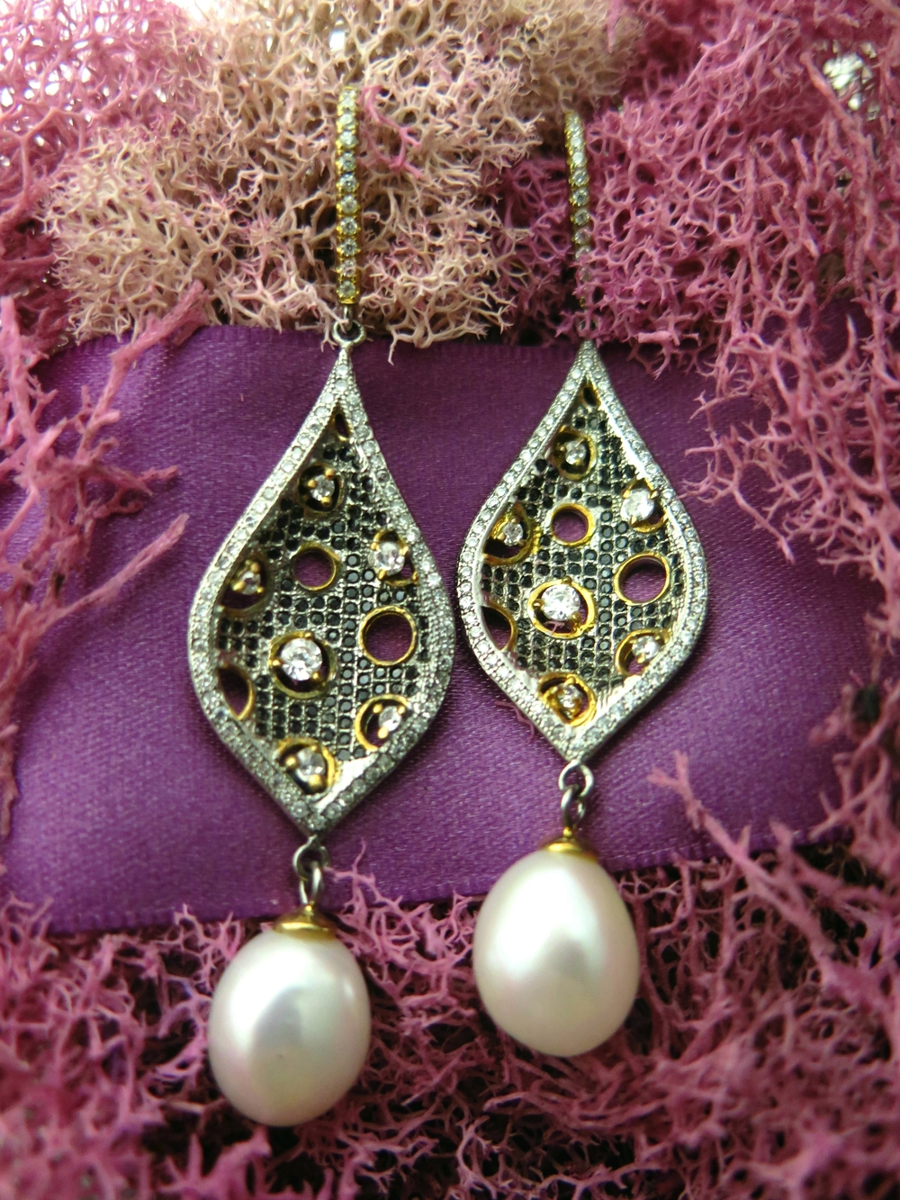 Stunning Pearl 925 Sterling Silver Black Onyx Paved+ Gold Plated  Earrings